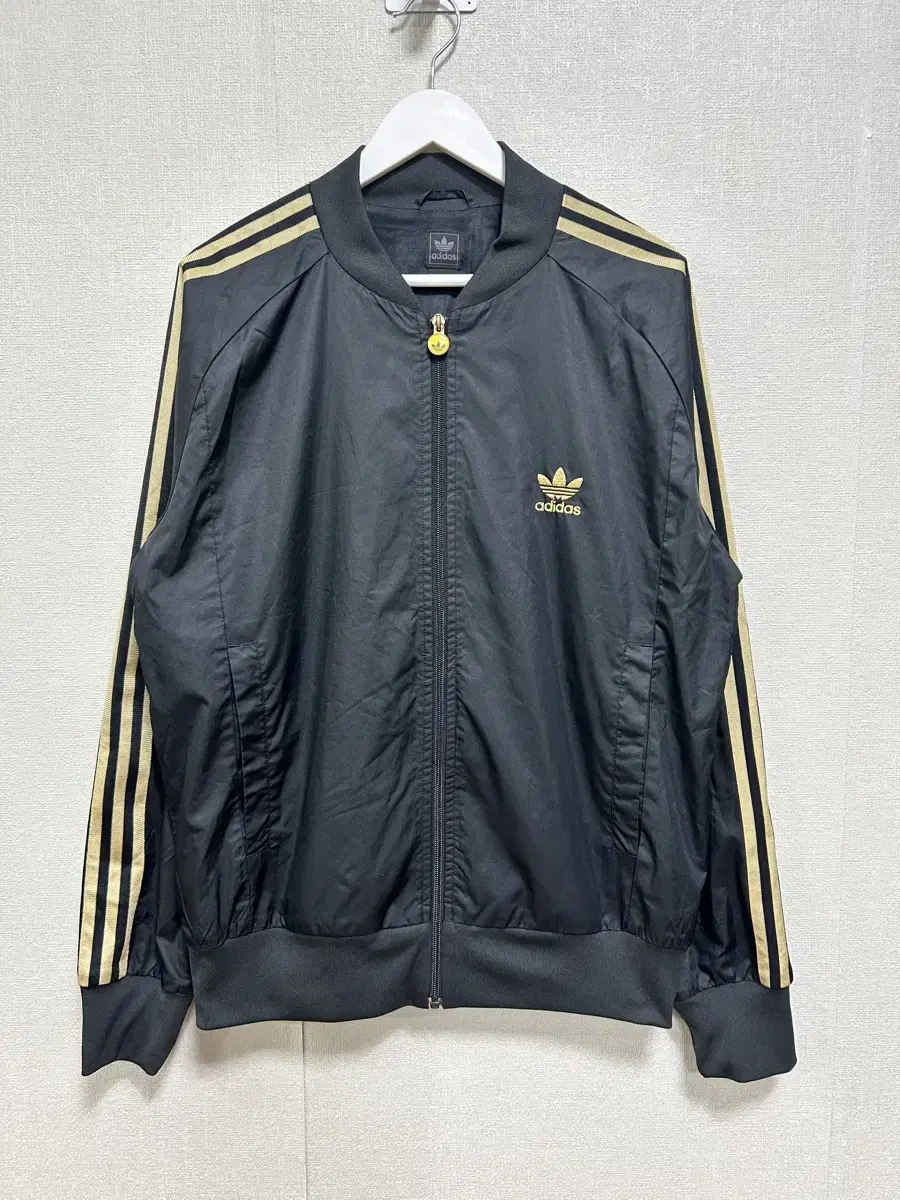 adidas ファイヤーバード 黒 ゴールド BEAMS（ビームス）adidas / ファイヤーバード メタリック